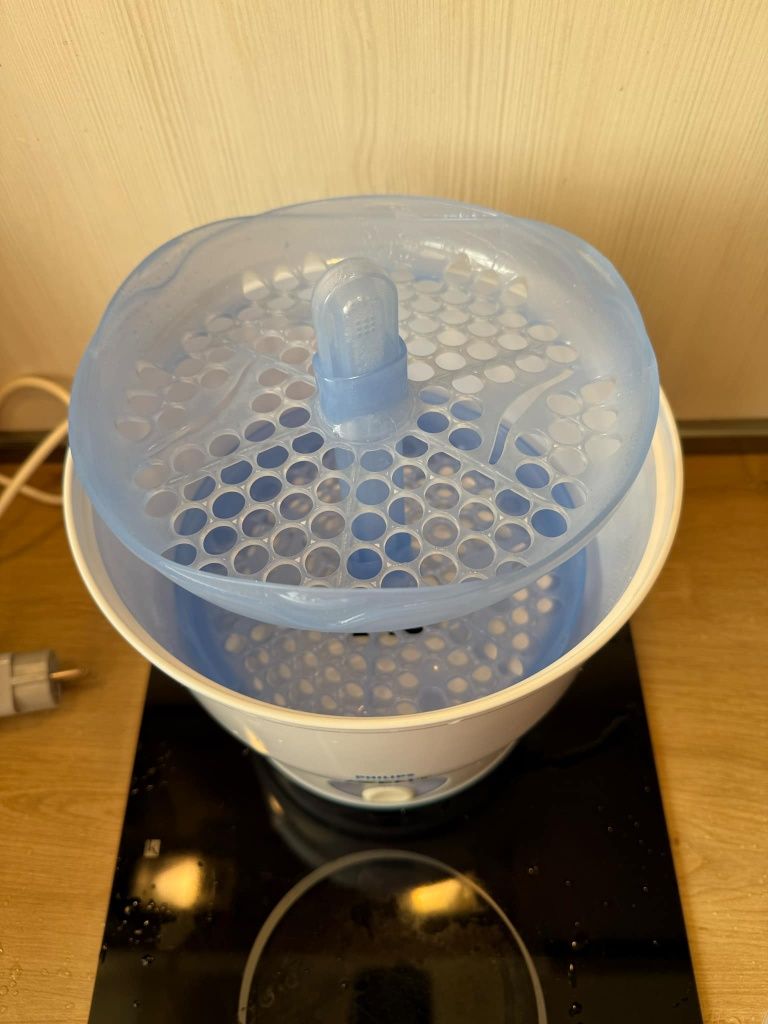 Стерилизатор за бебешки шишета Philips AVENT.