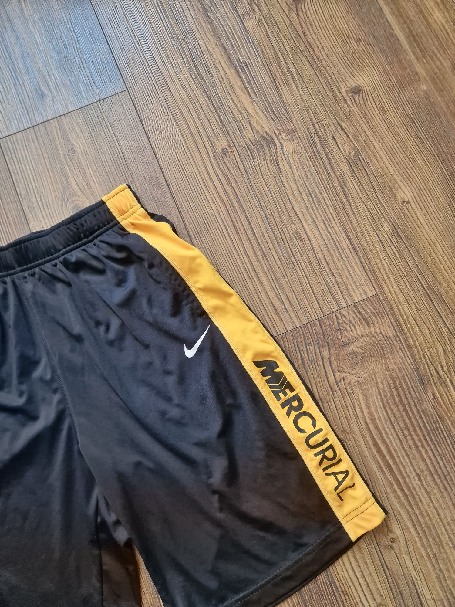 Страхотни мъжки къси шорти NIKE MERCURIAL , размер S