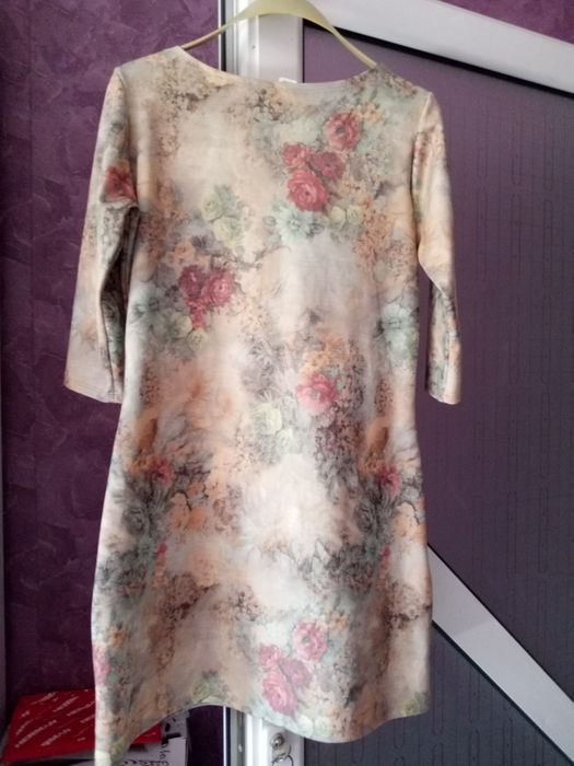 Продавам много запазени рокли