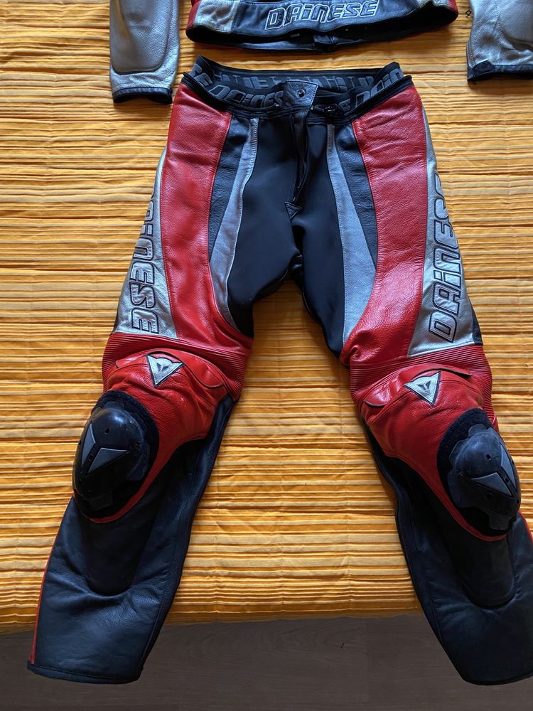 мото екип Dainese 2 части (свързващ цип на кръста) + 2 слайдера