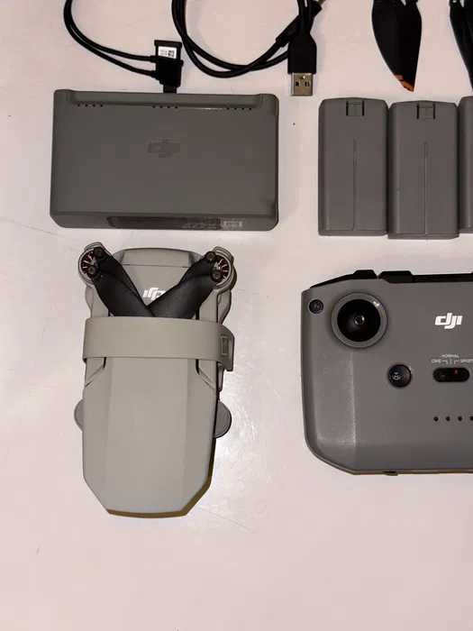Дрон DJI Mini 2 Fly More Combo