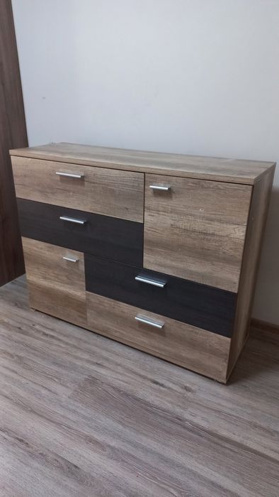 Комод 124.9/41.3/95.9 cm
КОМОД СКАЙВ С 2 ВРАТИ И 4 ЧЕКМЕДЖЕТА 124.9/41