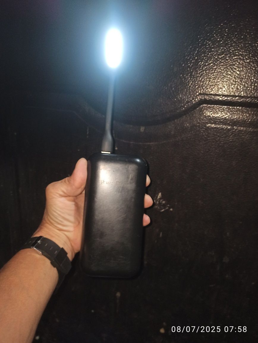 Power Bank (acumulator extern) de 20000 mAh.