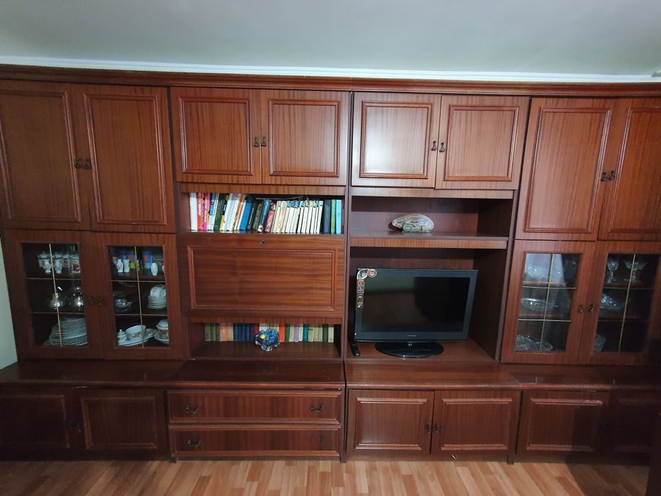 Продам стенку, Югославия, из красного дерева, размер 4,0*2,25*0,58