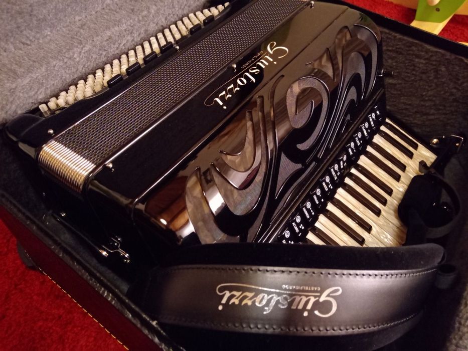 Acordeon Giustozzi 5/5 - cassotto dublu - amplificare Musictech - 2023
