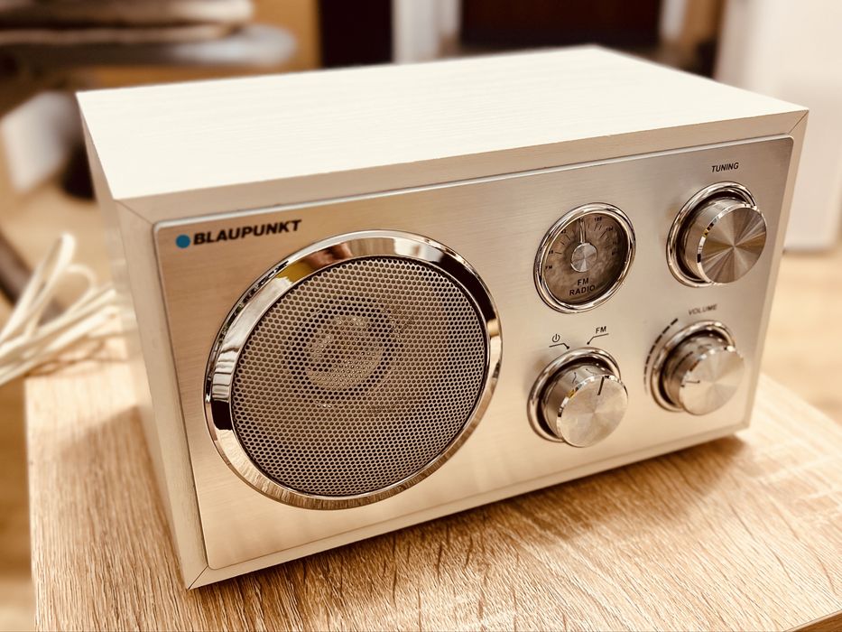 Radio retro Blaupunkt – Eleganță clasică, sunet autentic