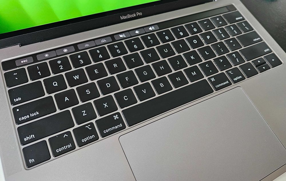 Продавам MacBook Pro Retina A2159 Touchbar 2019