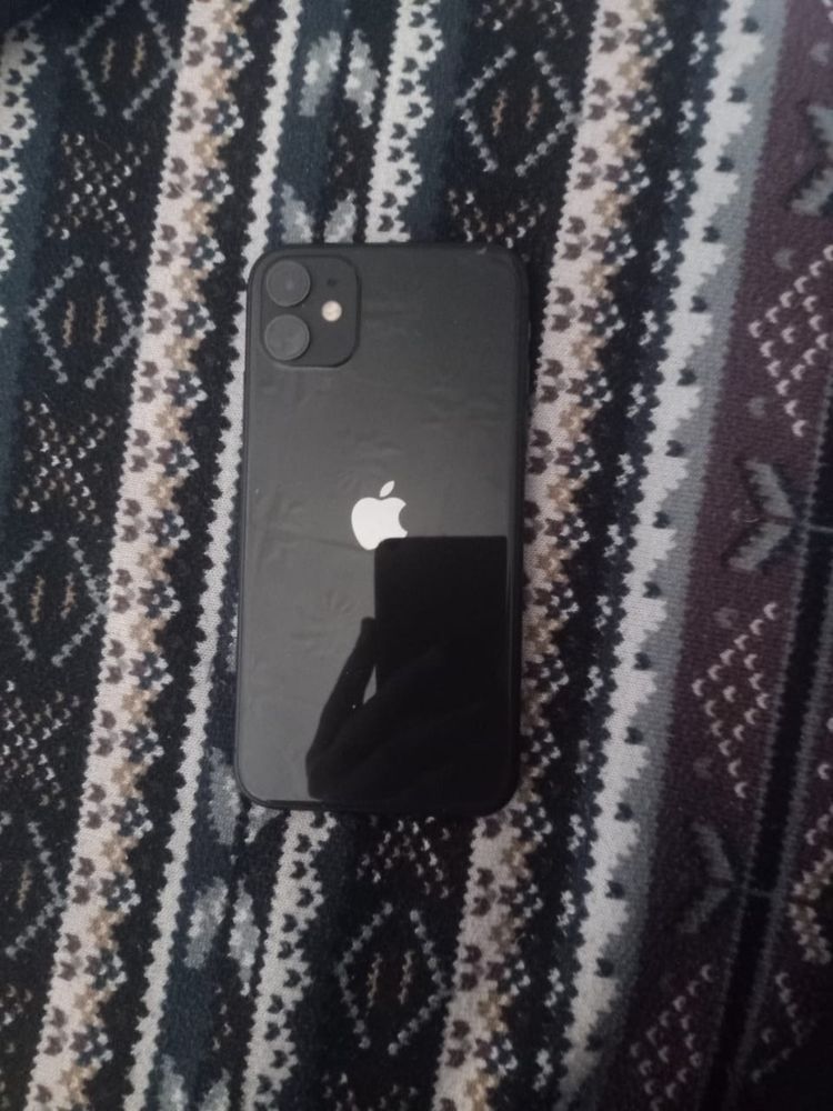 Продам айфон 11 черного цвета