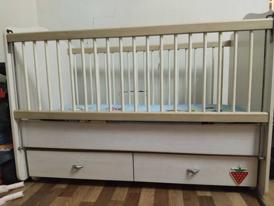 Продам детский манеж с матрасом. Фирма "Чилек"