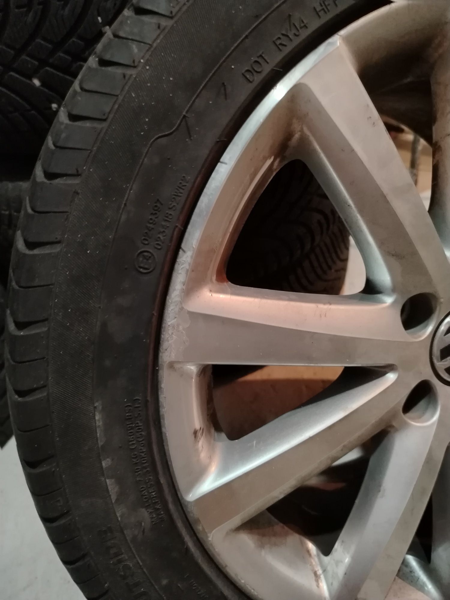 Гуми с джанти от Passat B6 2010г  242/45 R17  VW, Audi и Skoda