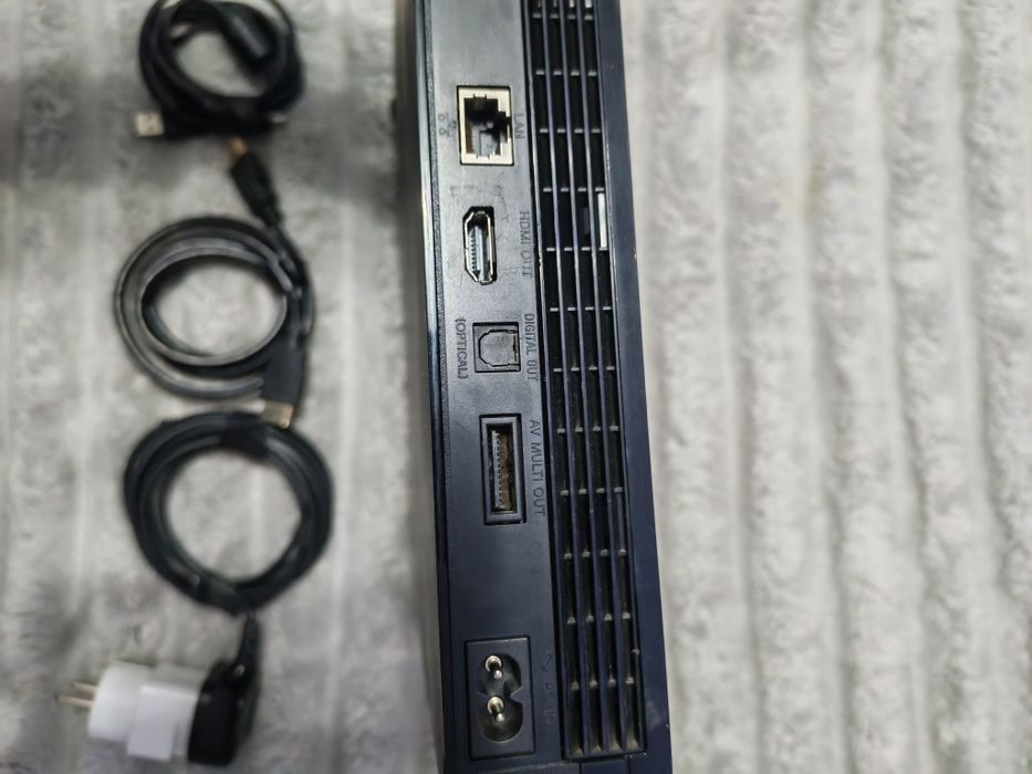 Vând PS3 slim cu 512gb
