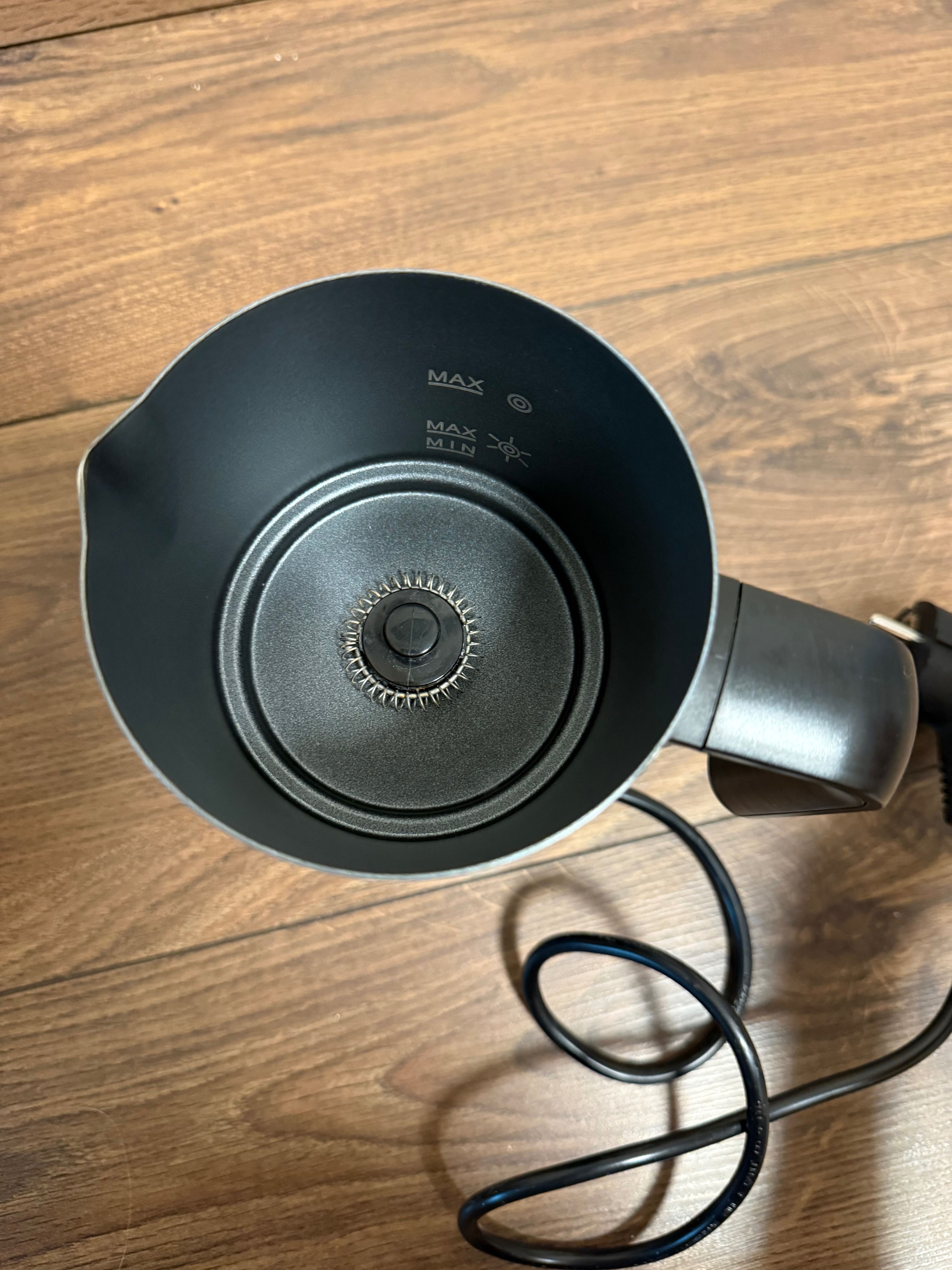 Уред за разпенване и загряване на мляко Adler AD 4497, 600 W