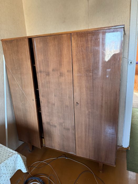 Шкаф и тумбочка