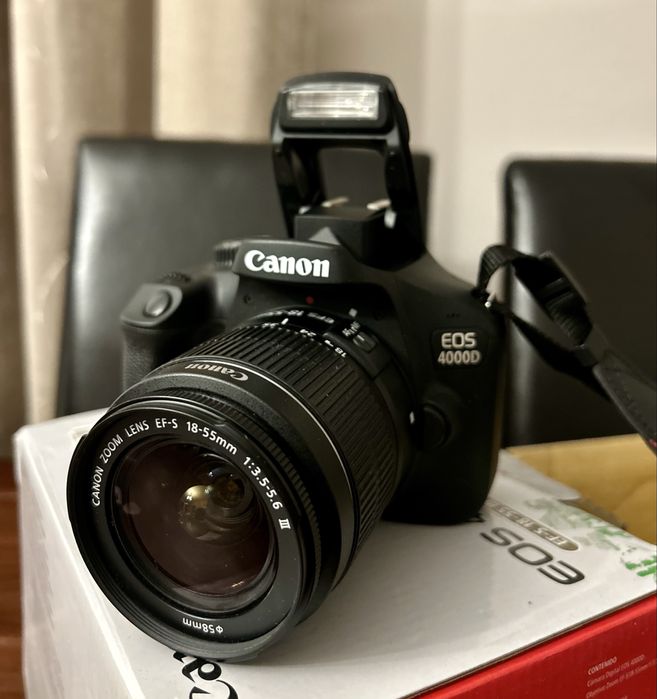 Aparat foto nou DSLR Canon EOS 4000D