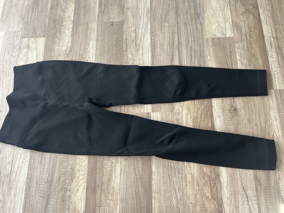 Рипсан уформящ черен клин. В много добро състояние