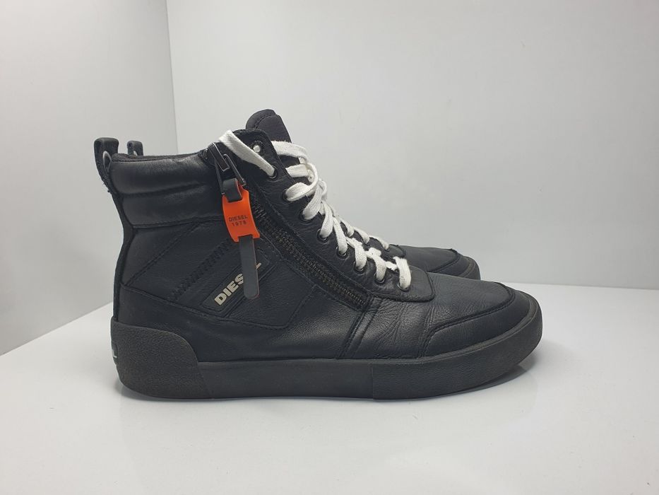 Кецове Diesel 

Носени,но в много добросъстояние. .

Размер: 41 стелка