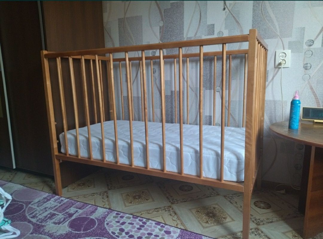 Продам детскую деревянную кроватку