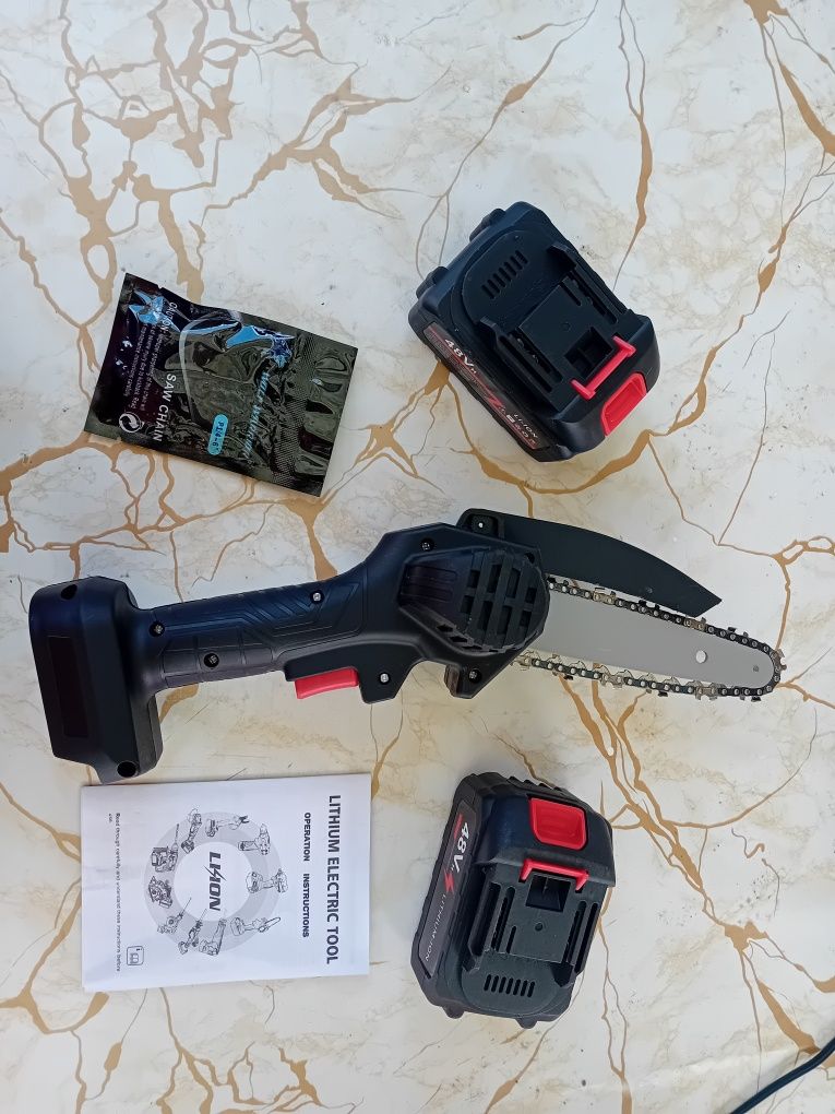 Vând mini drujbă electrică