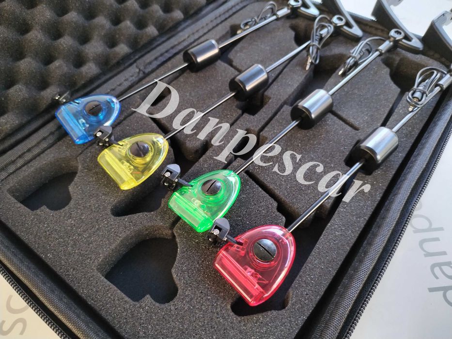 Set 4 Swingeri MKM2 tija neagra si LED color Wind Blade 238