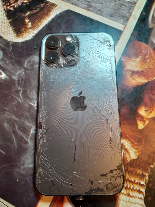 Vand iphone 13 pro max  displey spart