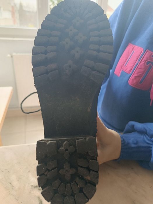 Pantofi și cizme 20 ani vechime