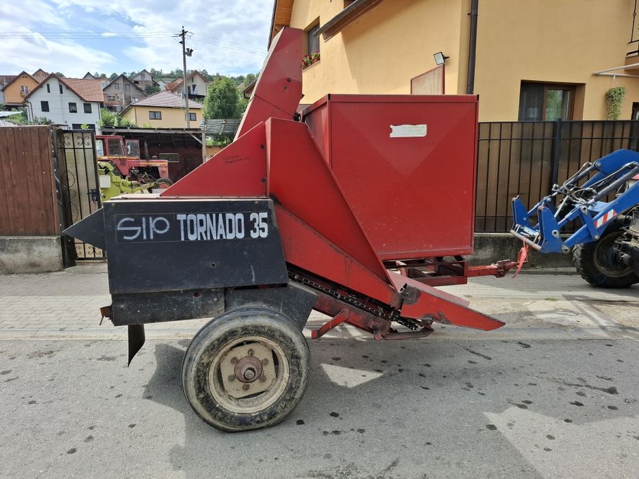 Vând culegatoare porumb