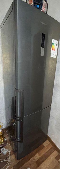 Холодильник Samsung