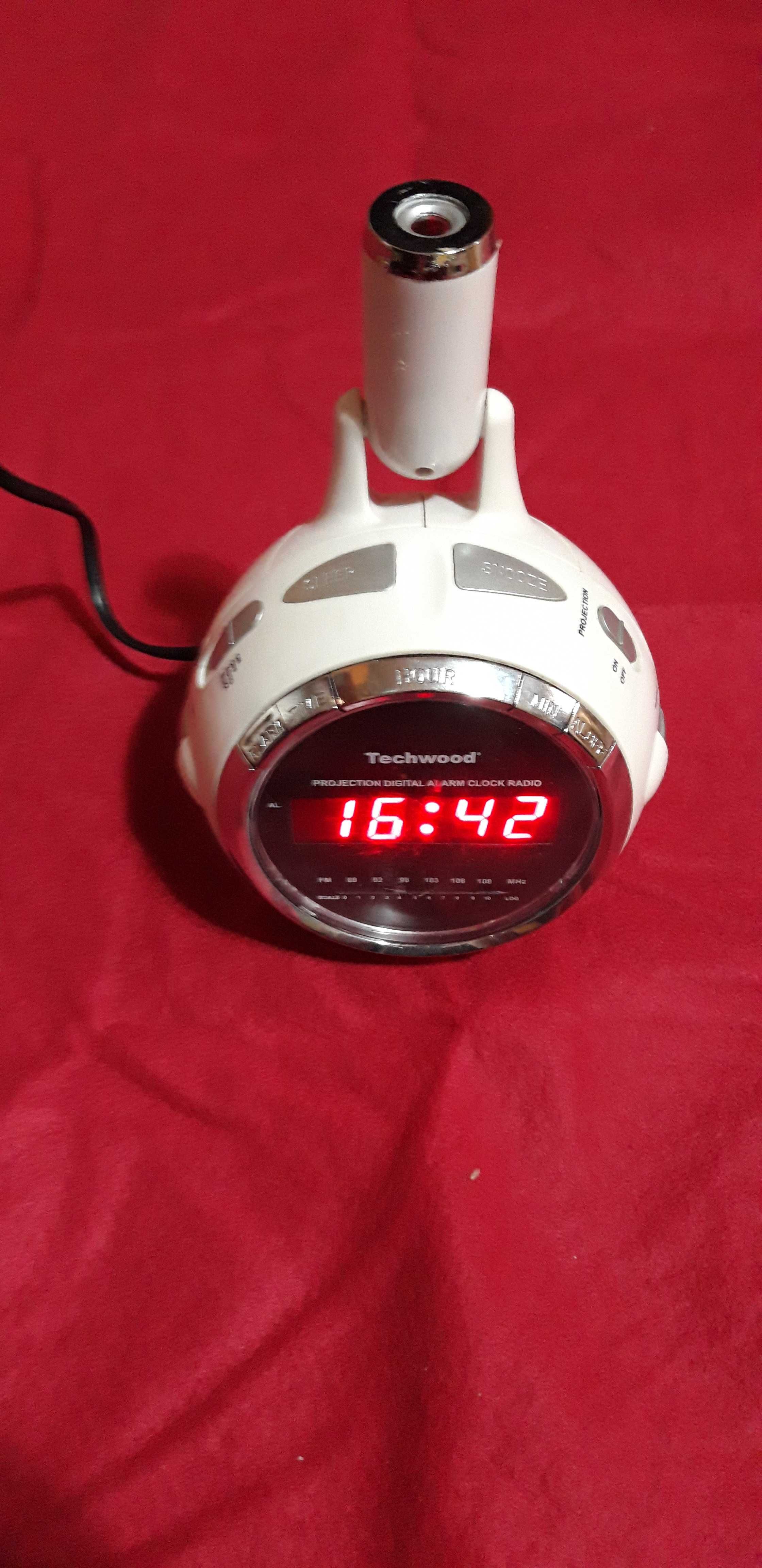 Ceas de masa cu alarma