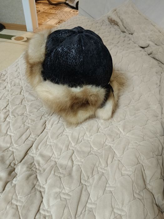 Продам женскую зимнею шапку б/у, малохай.