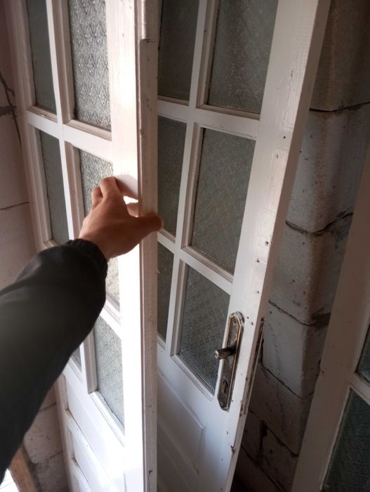 Vând uși din lemn folosite in stare perfecta cu sticla cu tot 190pe 90