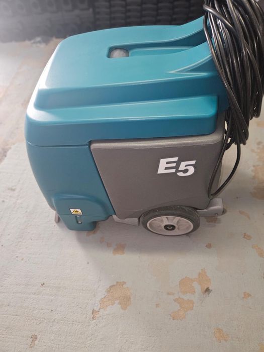 Masina de spalat mocheta Tennant E 5 si Tennant 1210