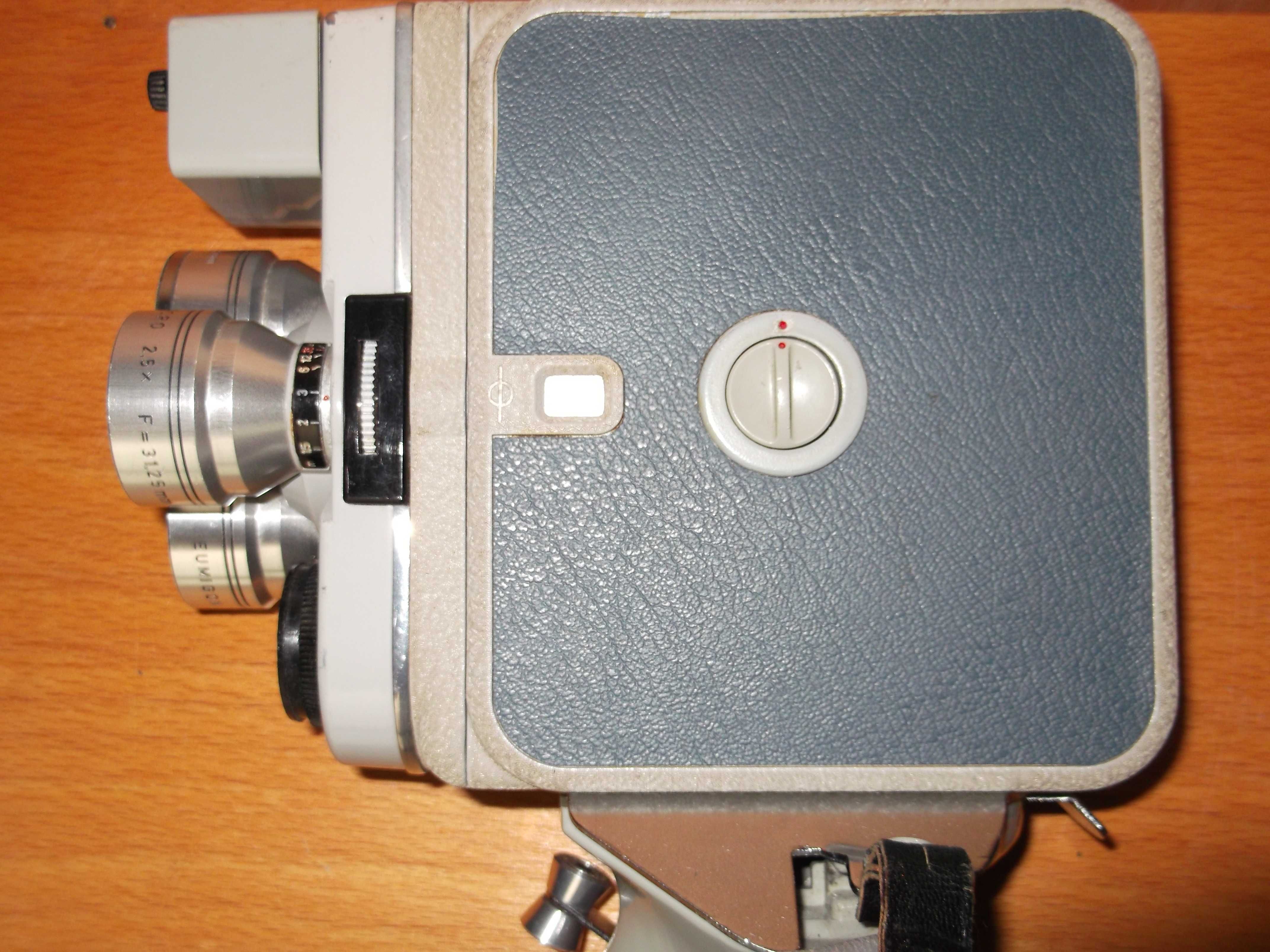 Австрийска кинокамера 8 мм нормална със три въртящи обектива