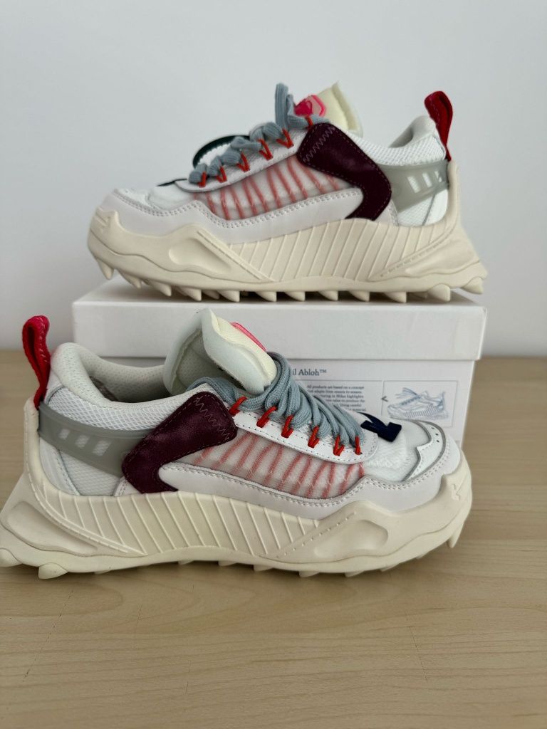 Adidasi OFF White