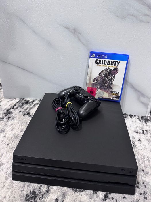 PS4 pro recondiționat cu o maneta și joc cadou.