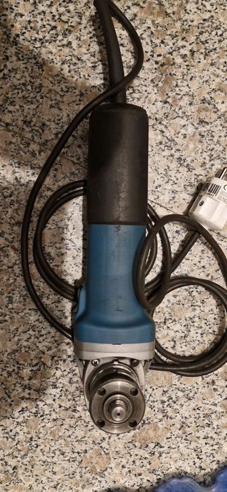 Vând polizor Makita 9558 HNR- disc  125cm