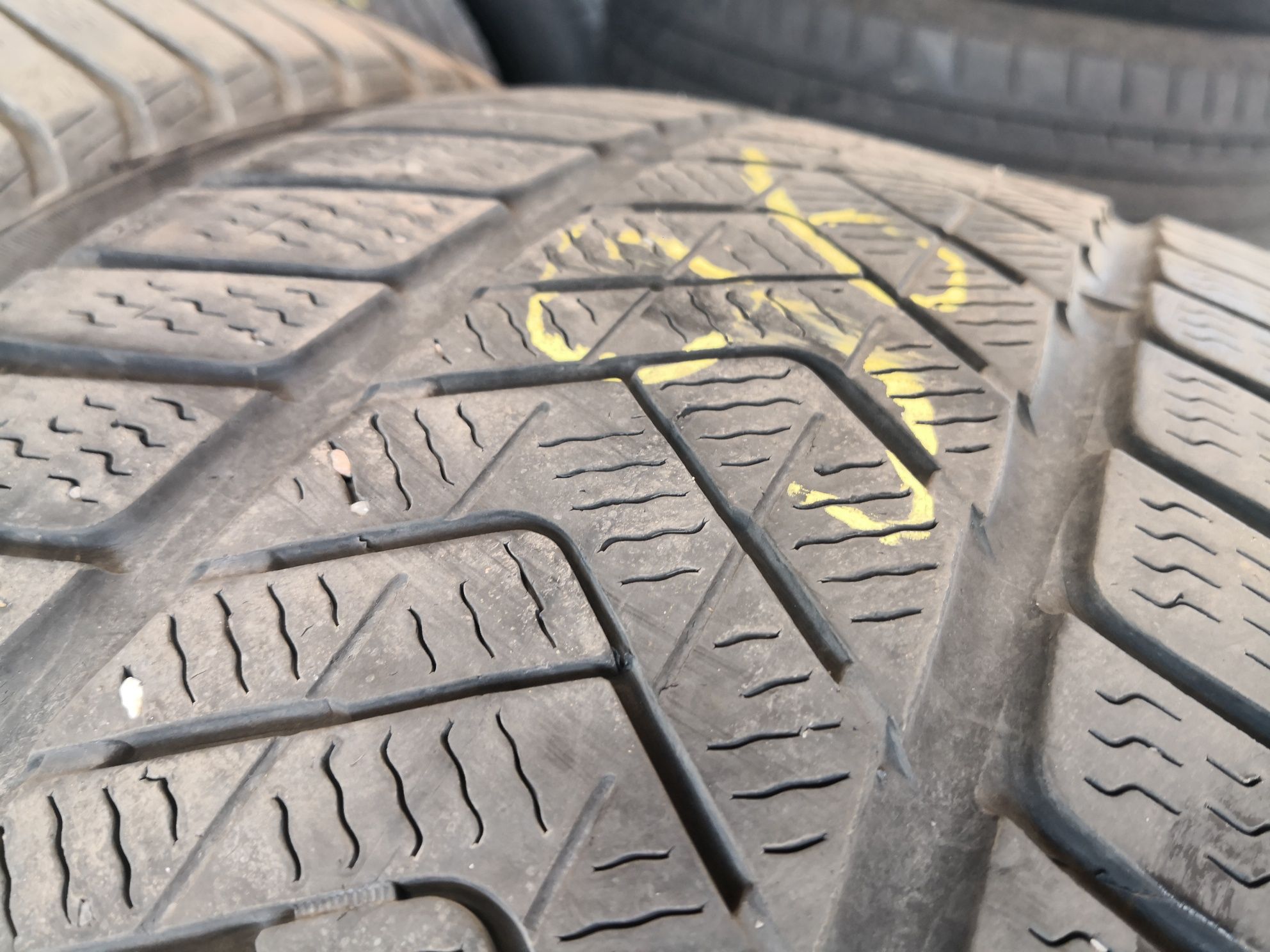 265 40 20 цола гуми Pirelli