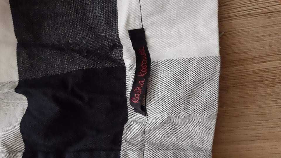 Еднакви рокли за мама и малка дама