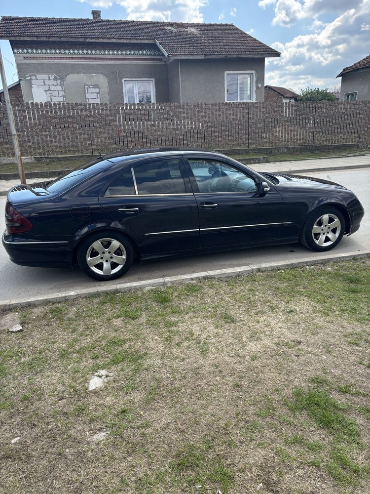 Продавам мерцедес w211 2,2 Cdi 4500 лв