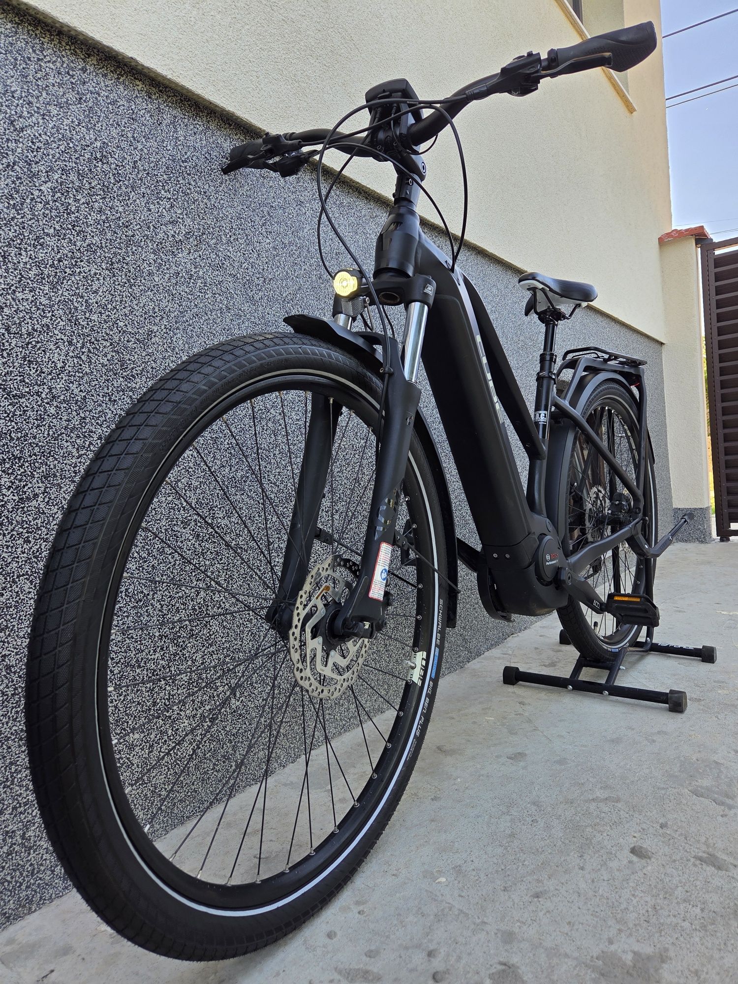 Електрически велосипед Cube Touring 28" с Bosch мотор ПЕРФЕКТЕН!
