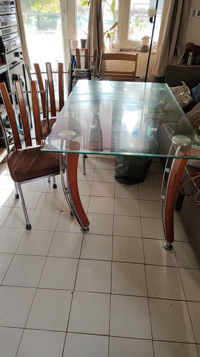 Стъклена трапезна маса