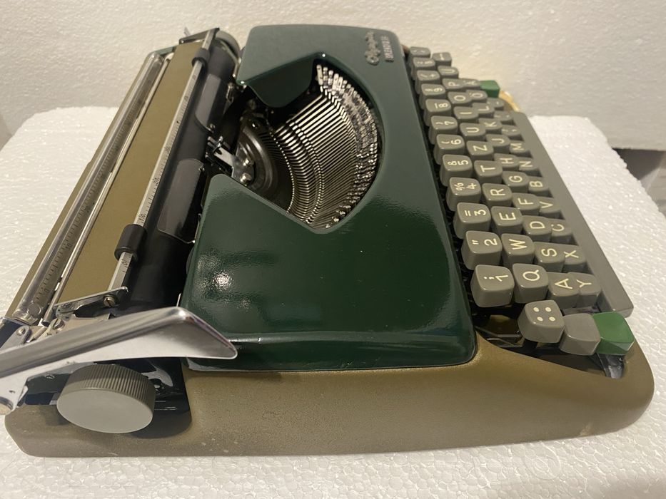 Masina de scris olympia 33 army