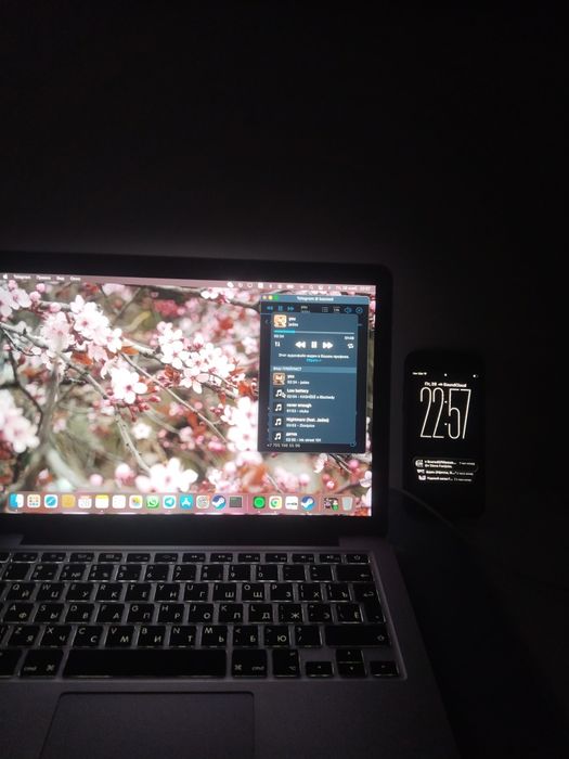 Обменяю Макбук и айфон на хороший ноут