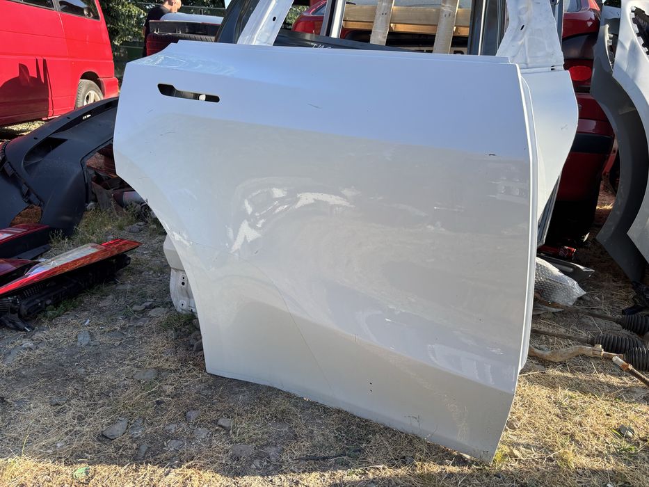 Врата Tesla Model Y