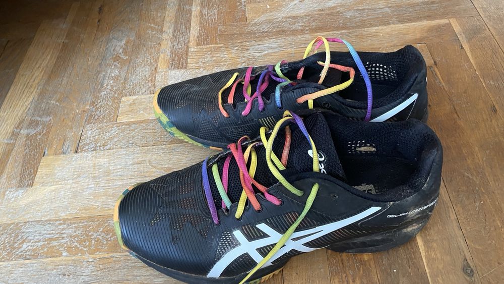 Четири чифта маратонки за тенис Asics