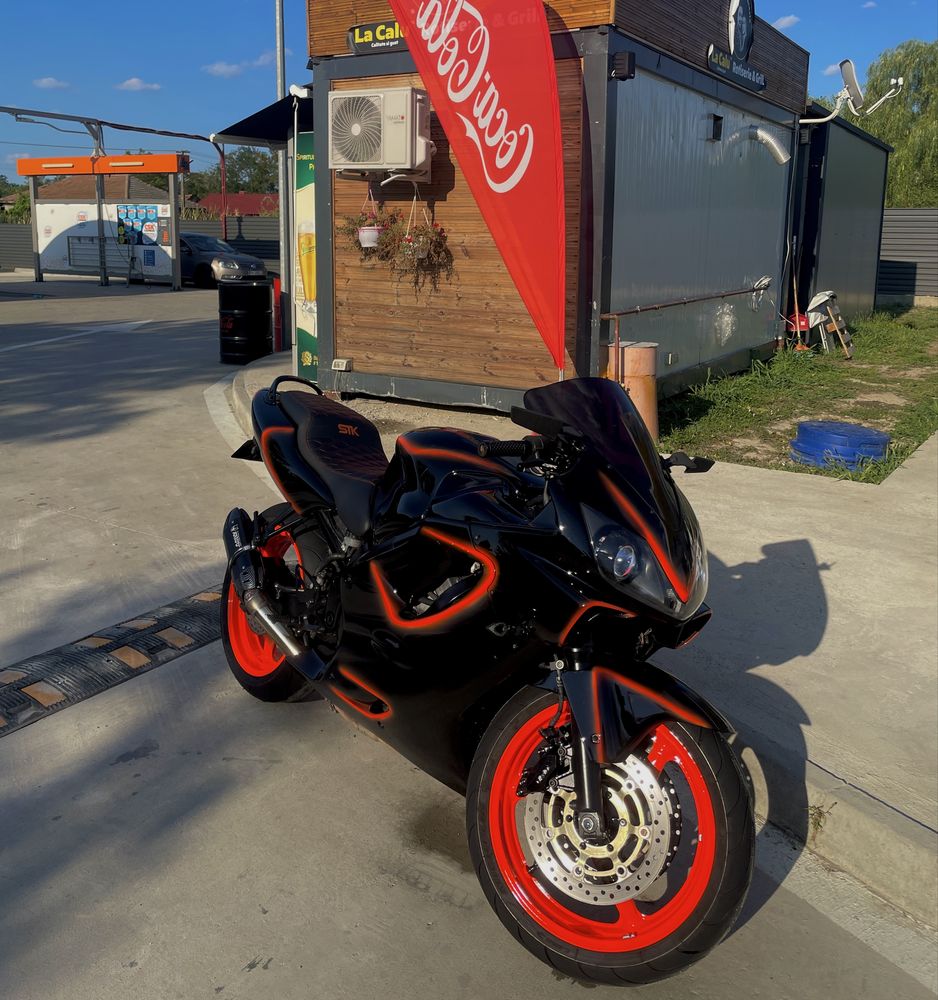 Honda F4i Custom, limitată 35Kw