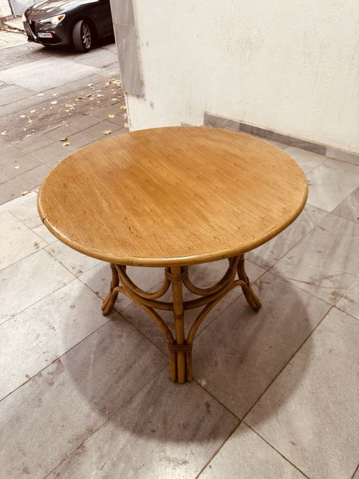 Ретро ратанова маса с дървен плот-отигинален винтидж дизайн 1960-80 г.