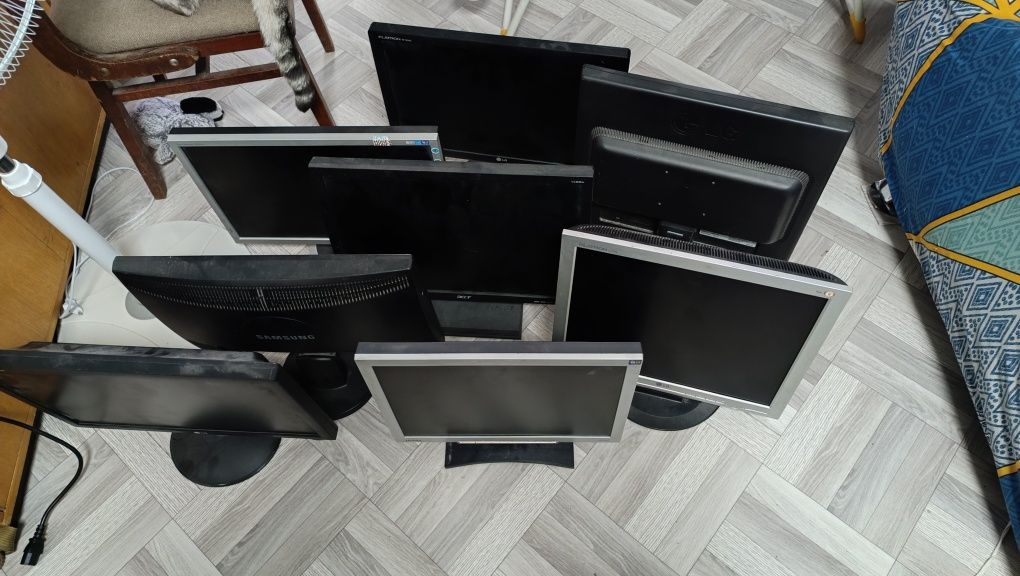 Продам мониторы разных фирм