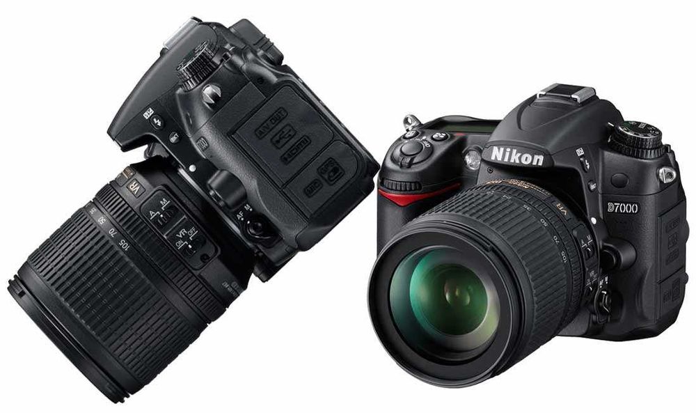 Зеркальный фотоаппарат Nikon D7000 в идеале + объектив 18-105 +зарядка