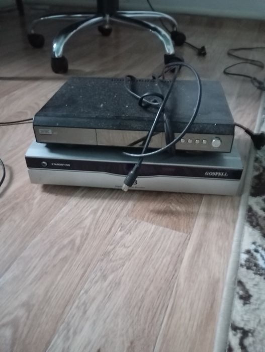 Тюнер спутниковый