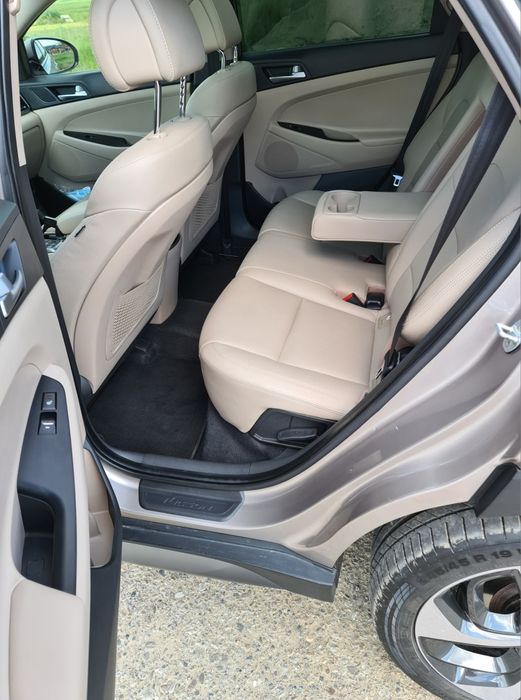Vând Hyundai Tucson Motor 2.0 185cp